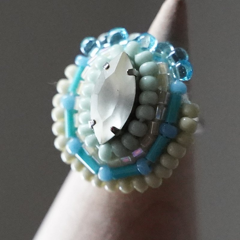 Talkative Ring 59 Free Size Bead Embroidery Ring Bijou Green Multicolor Colorful - 戒指 - 塑料 多色