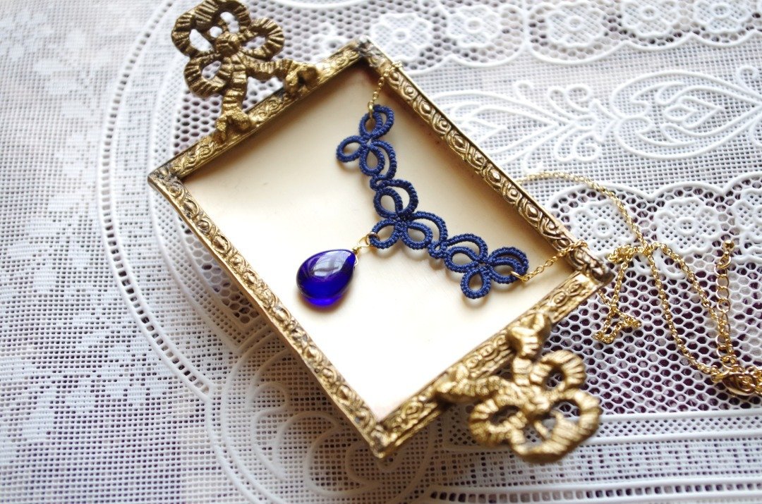 Tatting lace and large drop Czech beads necklace - cobalt blue - 项链 - 棉 蓝色