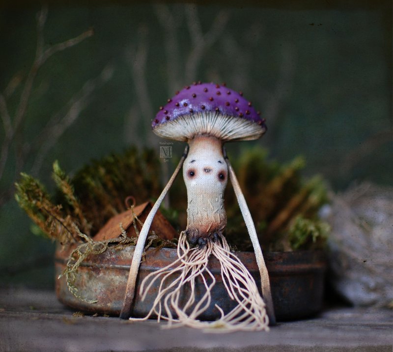 Textile brooch amanita, handmade creatures, cute brooch mushroom - 胸针 - 其他材质 