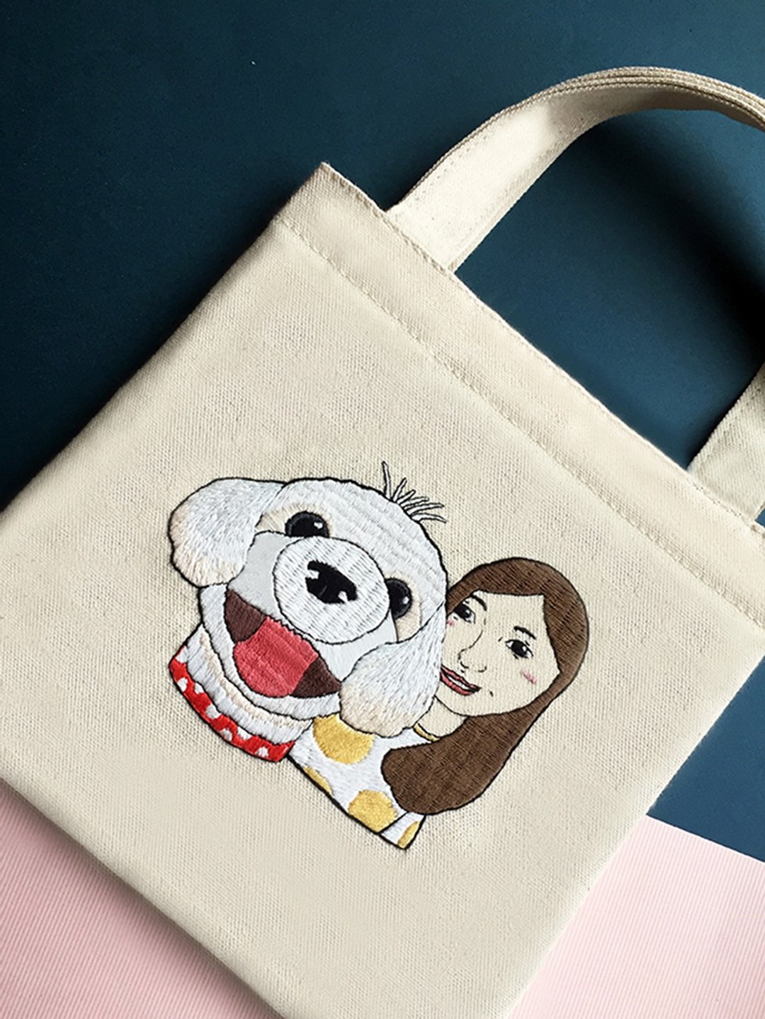 定制化手工刺绣环保小提袋 / 一本书袋 Q版插画 纪念礼物 - 手提包/手提袋 - 绣线 多色