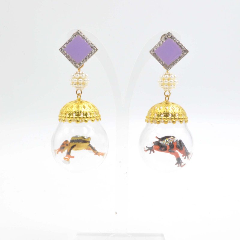 TIMBEE LO 实验小青蛙玻璃球温室耳环 每款只有一对现货 Oddities - 耳环/耳夹 - 其他材质 紫色