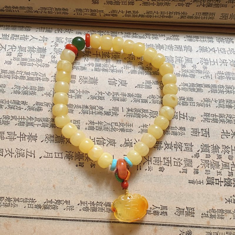 簪花遇故。天然俄料白花老型蜜蜡手链 南红绿松石碧玉如意锁手串 - 手链/手环 - 其他材质 黄色