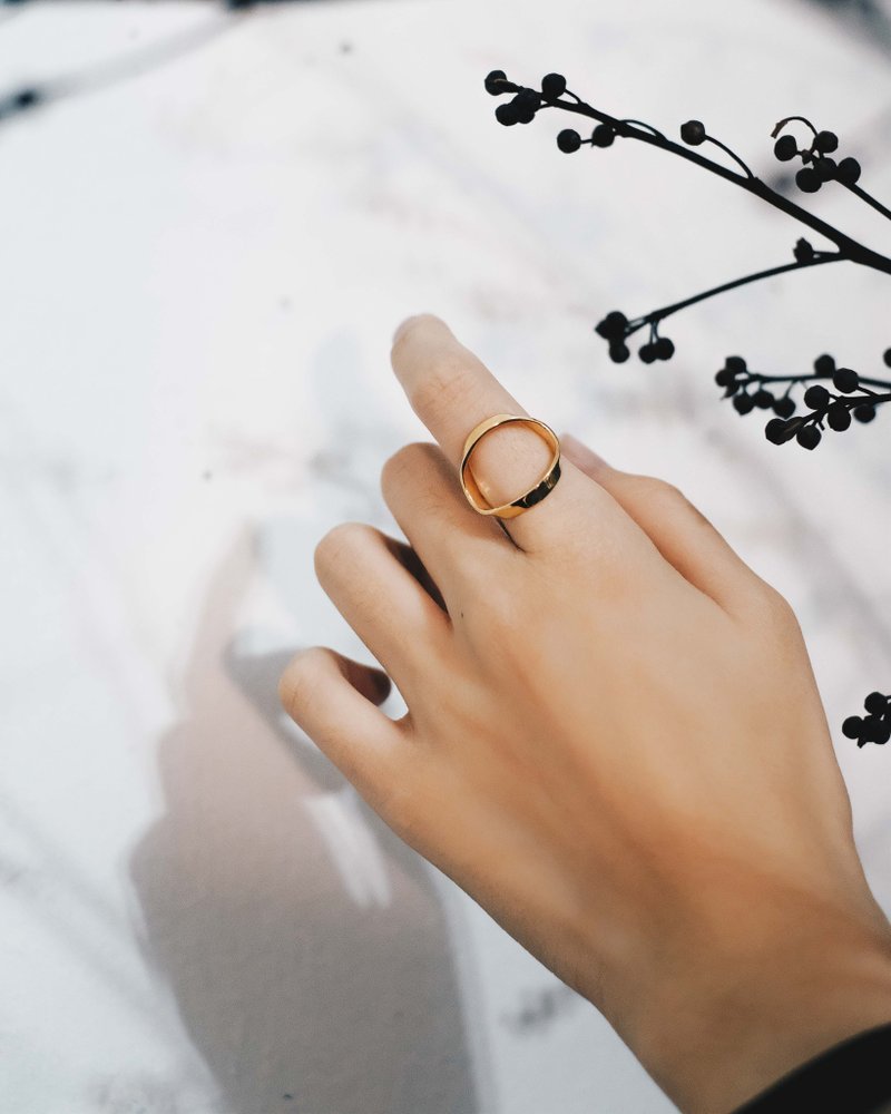 Twisted Ring 定制礼物 - 戒指 - 其他金属 金色