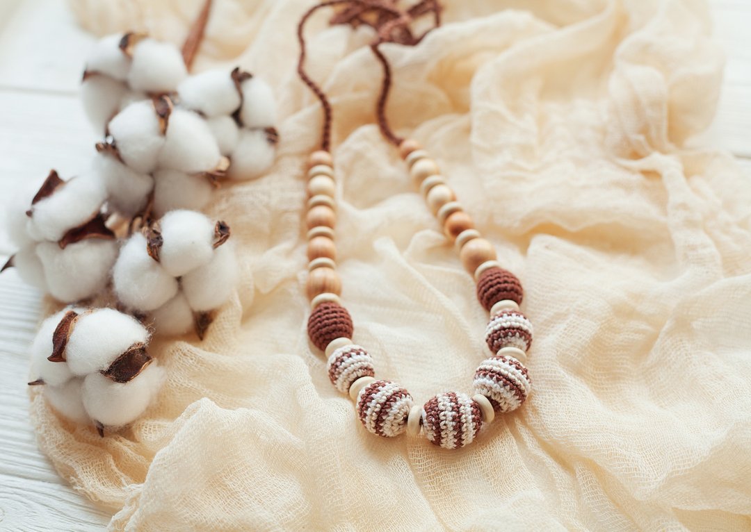 Brown Stripped Wooden Teething Necklace - Modern Jewelry for Breastfeeding Mom - 项链 - 木头 咖啡色