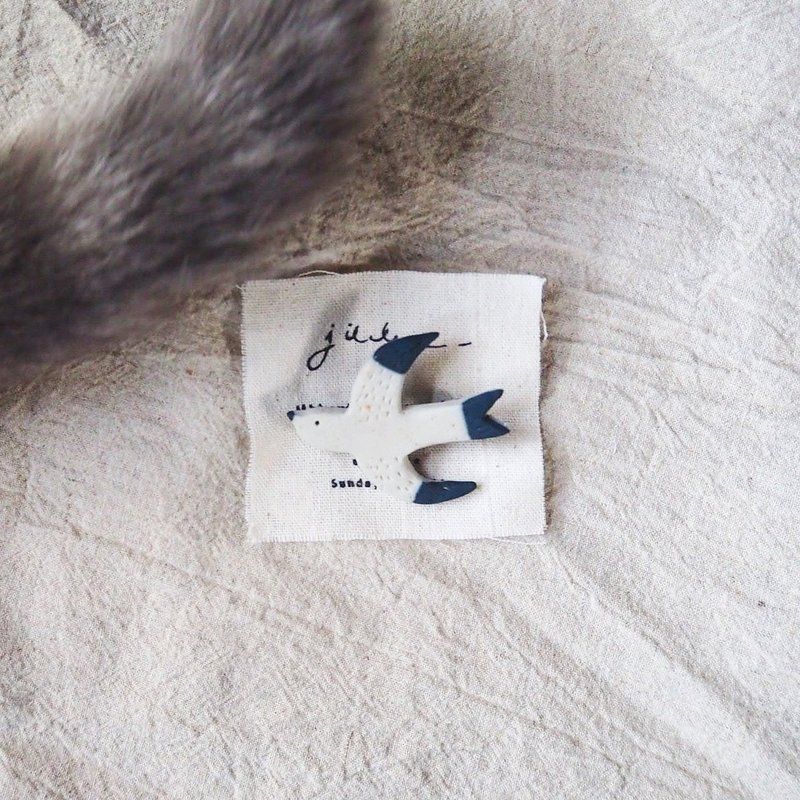 Sea bird | Ceramic Brooch - 胸针 - 陶 白色