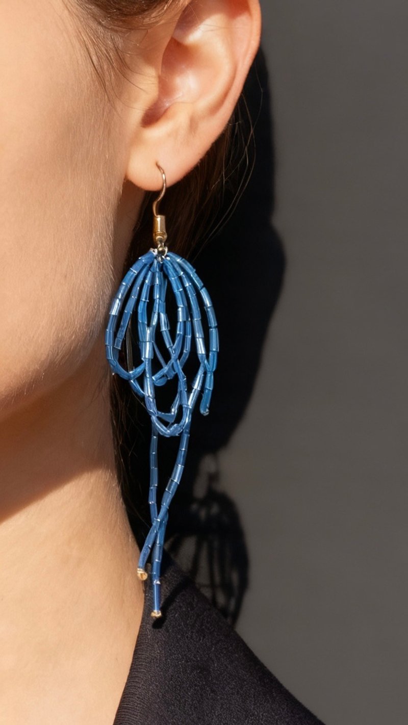Crystal.EAA 设计款琉璃耳饰 KC金深海蓝丝缠绕耳环 - 耳环/耳夹 - 琉璃 蓝色