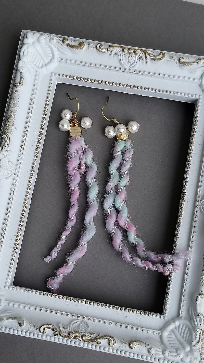 Spun yarn piercing - 耳环/耳夹 - 羊毛 多色