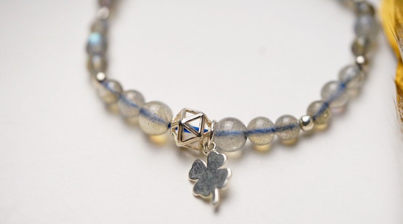 纯手工制作静心咒白水晶雕刻拉长石手链 - 手链/手环 - 宝石 多色