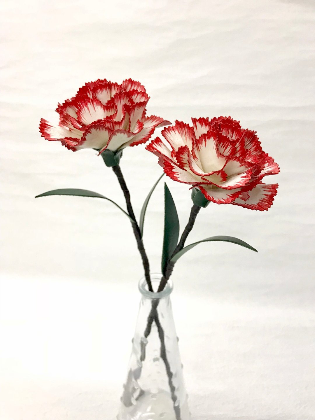【至爱母亲之选】【母亲节礼物】双色(红边白底)皮革康乃馨 - 摆饰 - 真皮 白色