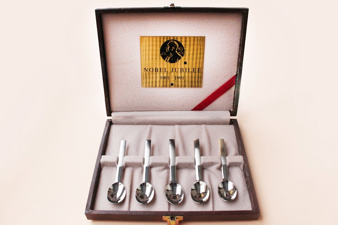 【特价】限量收藏版早期诺贝尔奖90周年纪念不锈钢银色汤匙餐具组 - 餐刀/叉/匙组合 - 其他金属 银色