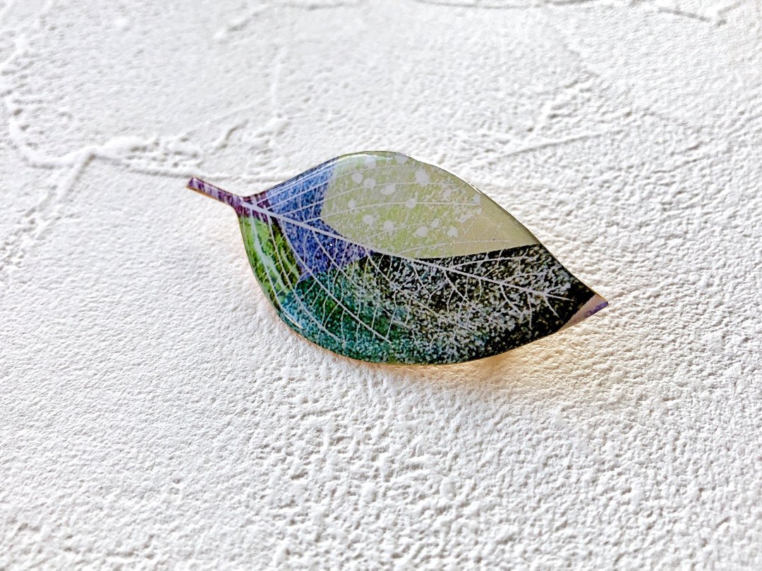 Leaf brooch / Green - 胸针 - 树脂 绿色