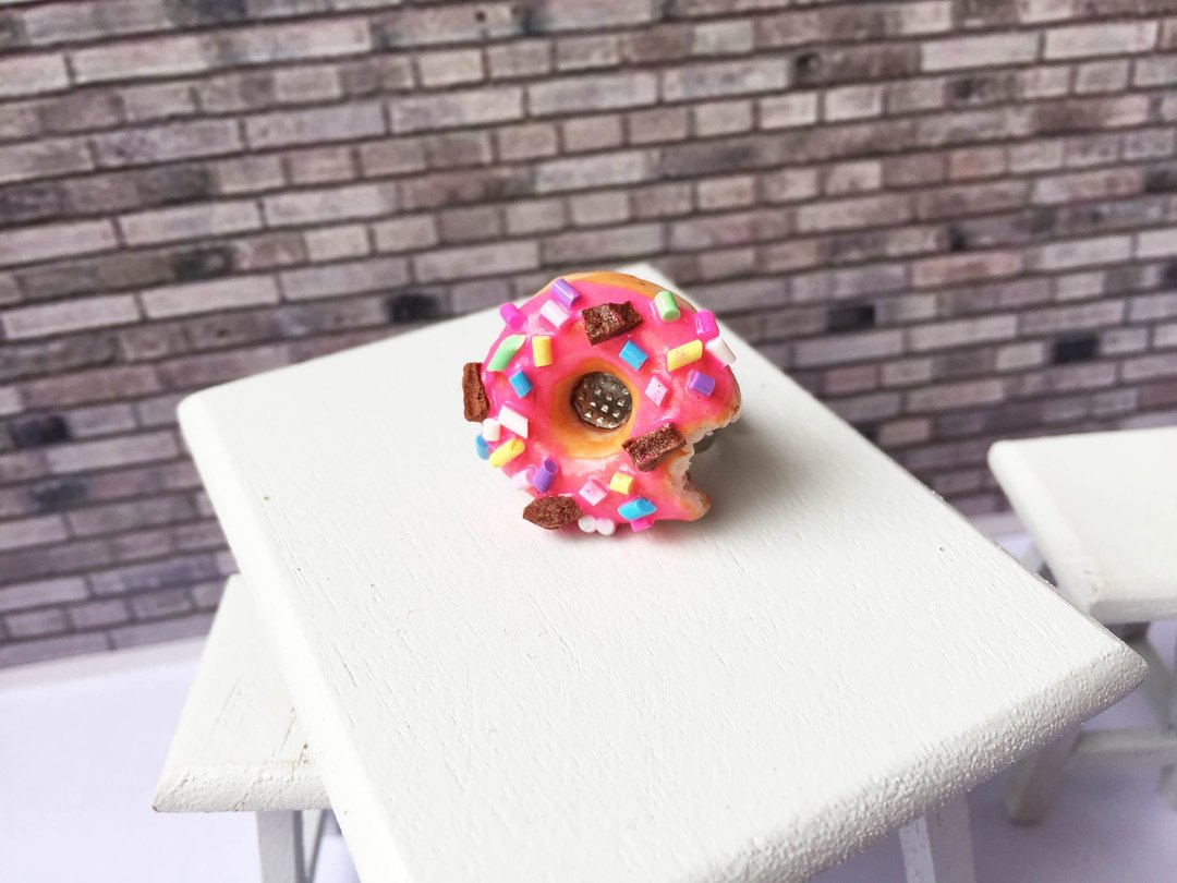 strawberry donut ring - 戒指 - 粘土 粉红色