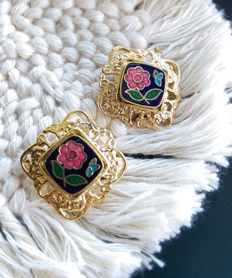 Vintage Jewelry 西洋古董饰品 景泰蓝 黑底小花 针式耳环 - 耳环/耳夹 - 其他金属 金色