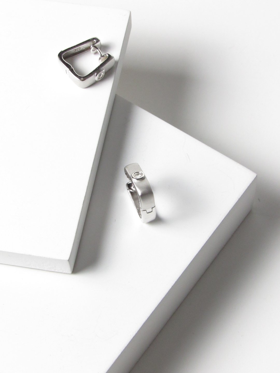 Vintage Zirconia Silver Hoop Earrings - 耳环/耳夹 - 银 银色