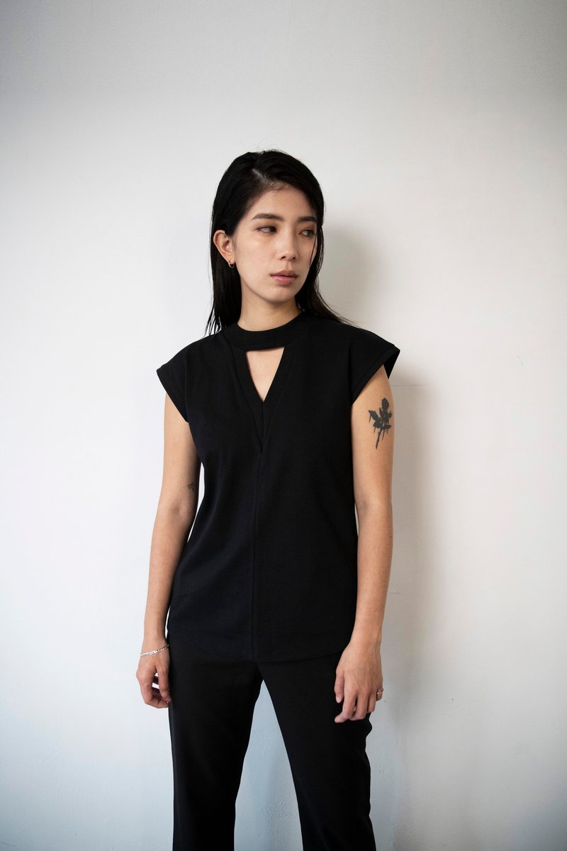V领无袖T-SHIRT_黑/白 - 女装 T 恤 - 棉．麻 黑色