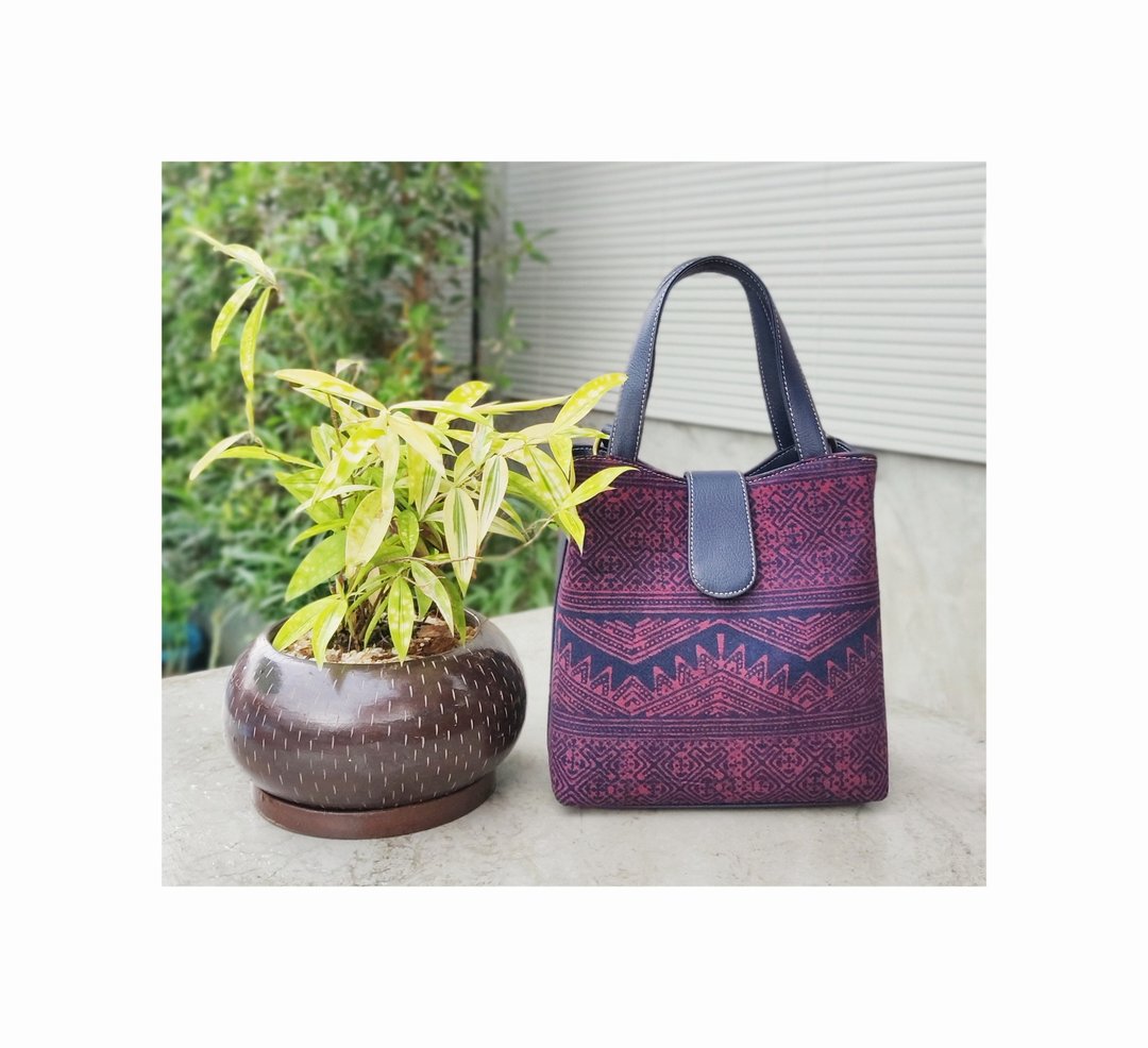 Miniature, Tribal Bag, Hmong Handbags, Water-splashed Bags, Red Purses - 手提包/手提袋 - 棉．麻 红色