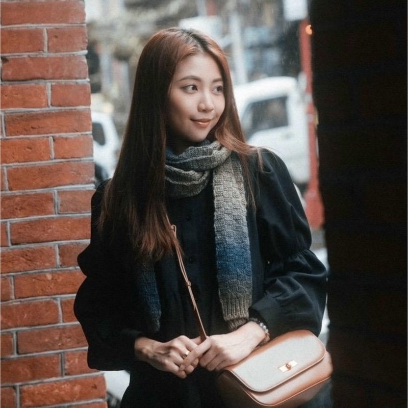 暖冬渐层段染围巾 - 围巾/披肩 - 聚酯纤维 蓝色