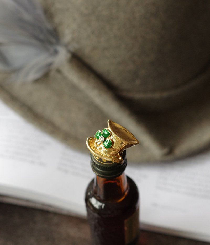 B120 古董 Vintage-小可爱金色帽子圣派翠克节 绿色幸运草 别针 - 胸针 - 其他金属 金色