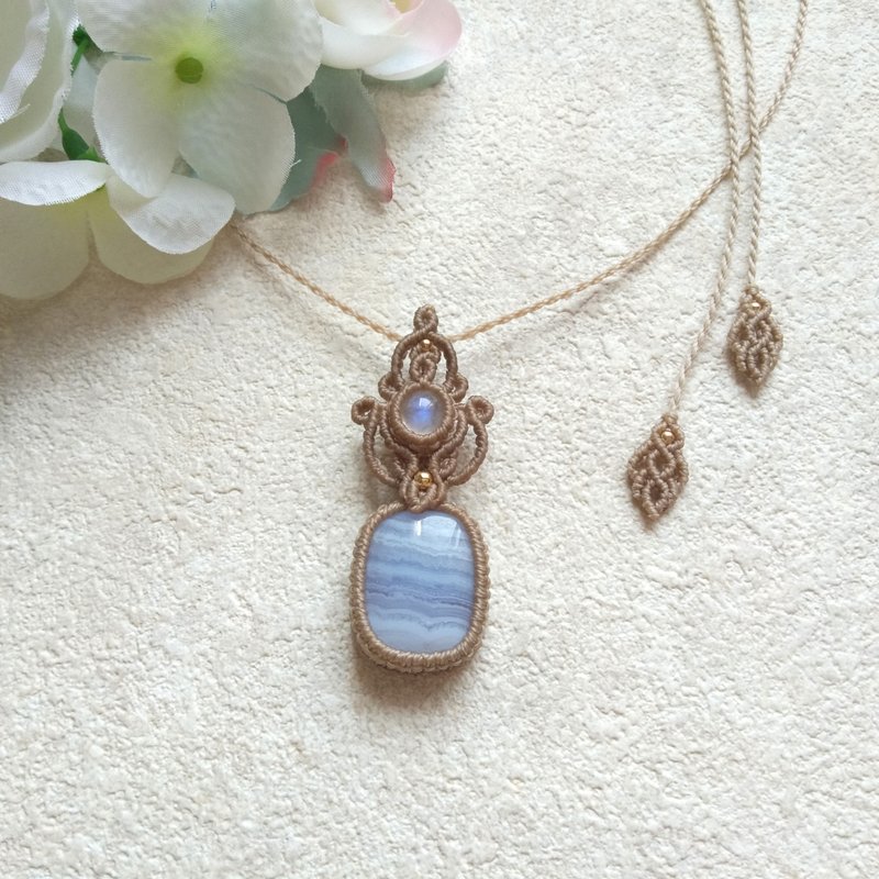 月光海。蓝纹玛瑙。蓝光月光石。南美巴西蜡线编织项链 - 项链 - 半宝石 蓝色