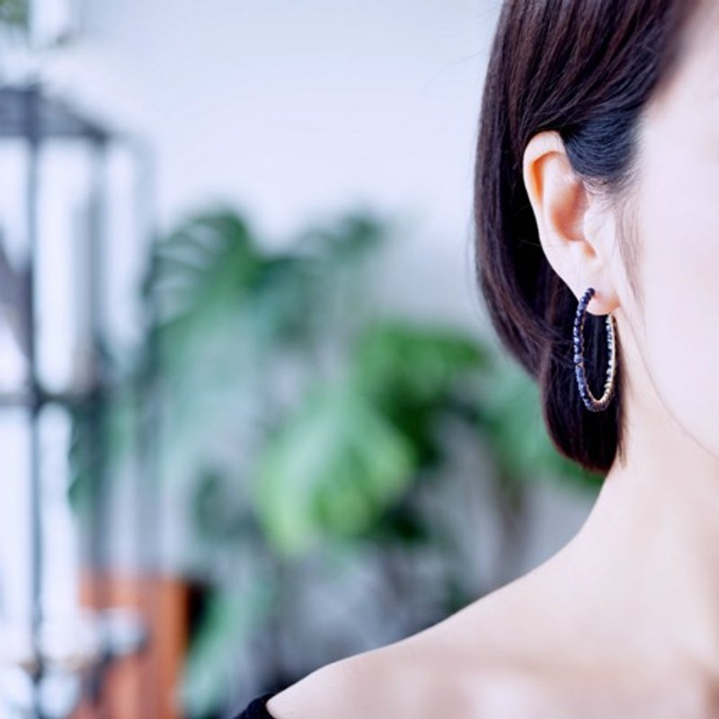 Sapphire 4cm Hoop Earrings Jill - 耳环/耳夹 - 宝石 蓝色