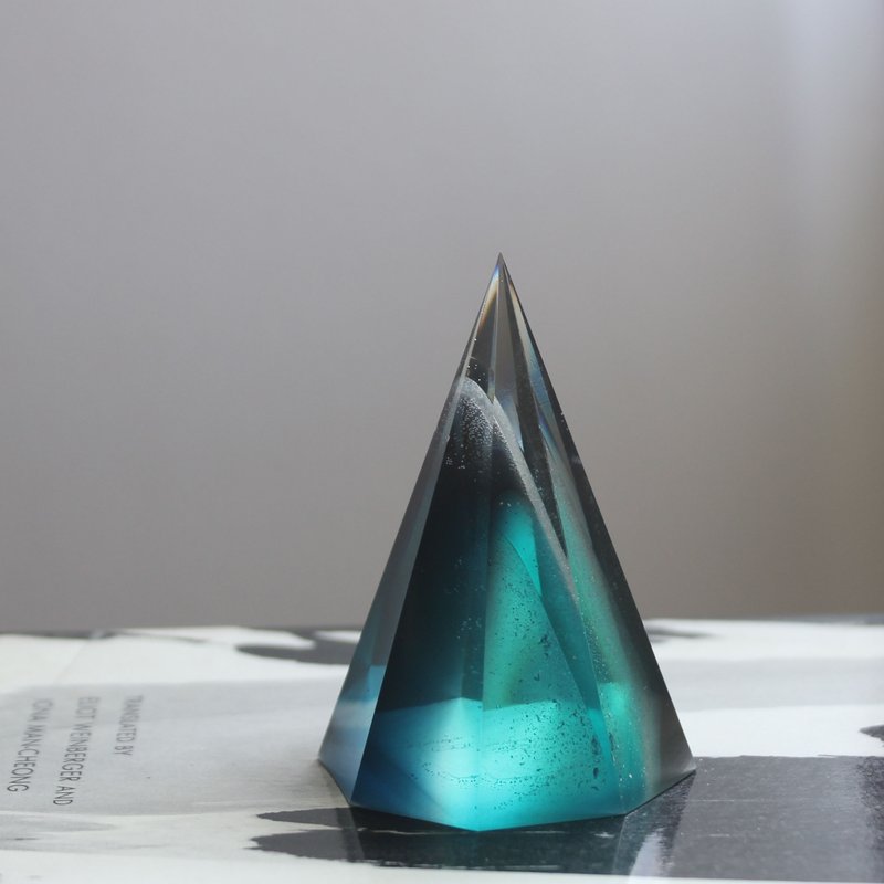 灰蓝树脂摆饰 - 深邃冰冻海洋 / 八角锥 - 摆饰 - 防水材质 蓝色