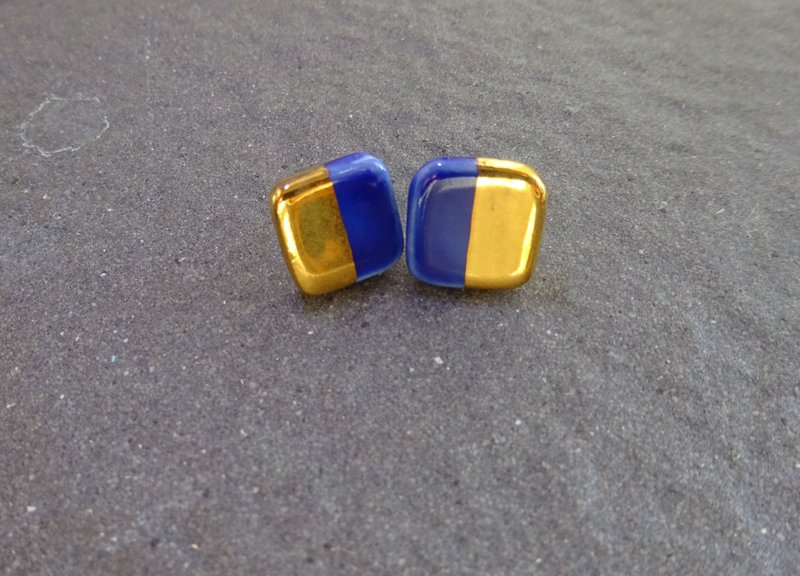 Gold square twin color pierced earrings blue - 耳环/耳夹 - 陶 蓝色