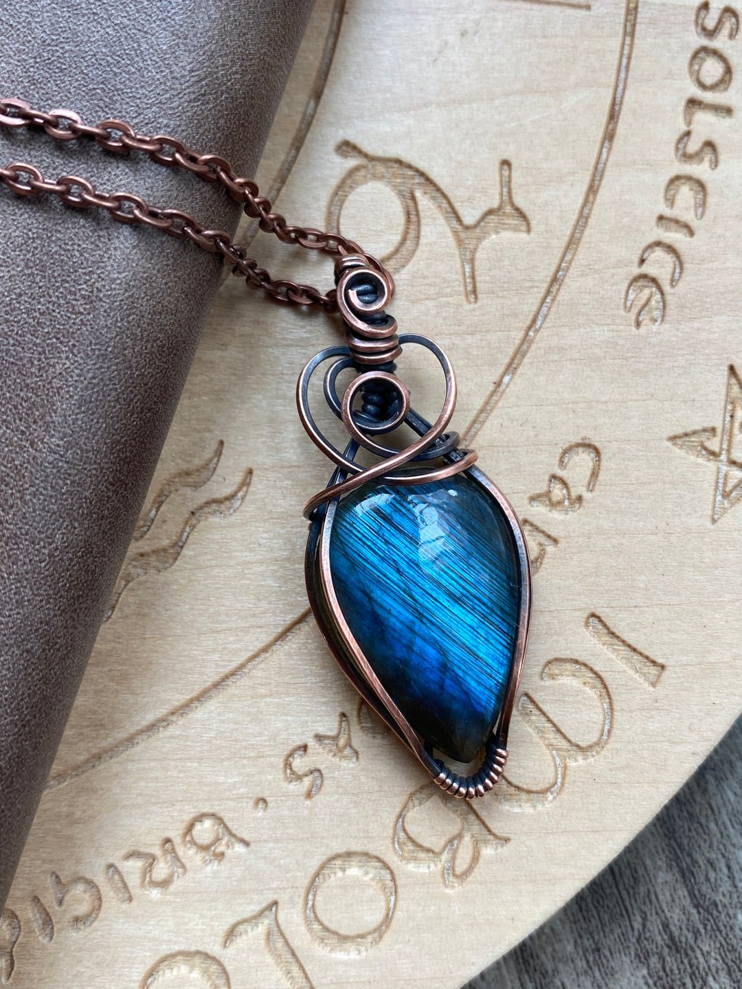 WW115 全手工编织 绕铜线 复古做旧 wire wrap 拉长石吊咀 - 项链 - 铜/黄铜 咖啡色