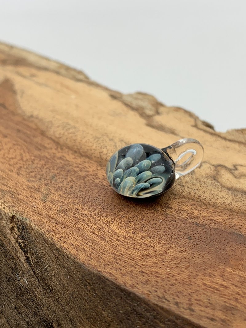 飘渺花雾琉璃珠坠饰 - 项链 - 玻璃 银色