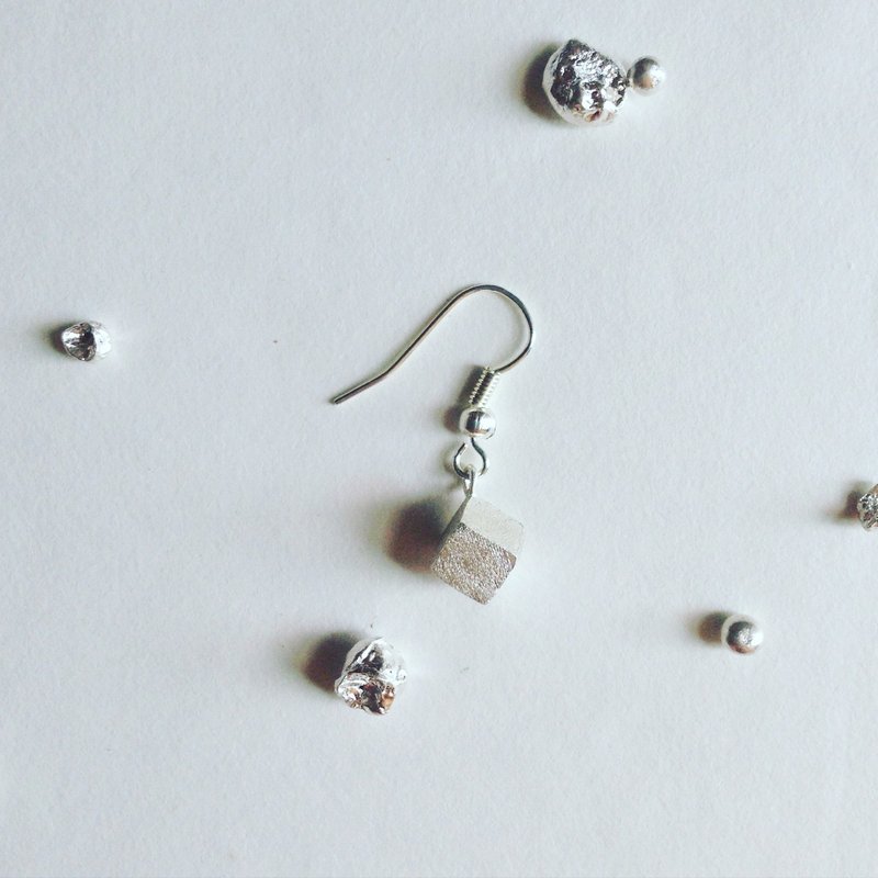 极简主义 .体/ 正方体 .925纯银耳环 （单只贩售） - 耳环/耳夹 - 其他金属 灰色