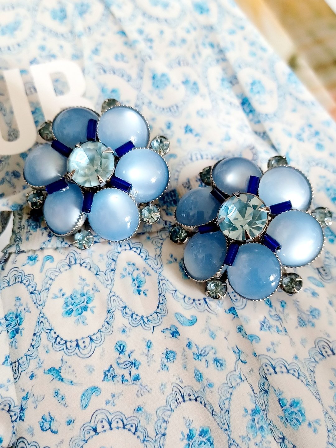 vintage jewelry Judy Lee  经典淡蓝仿月光石花卉 夹式耳环 - 耳环/耳夹 - 其他金属 