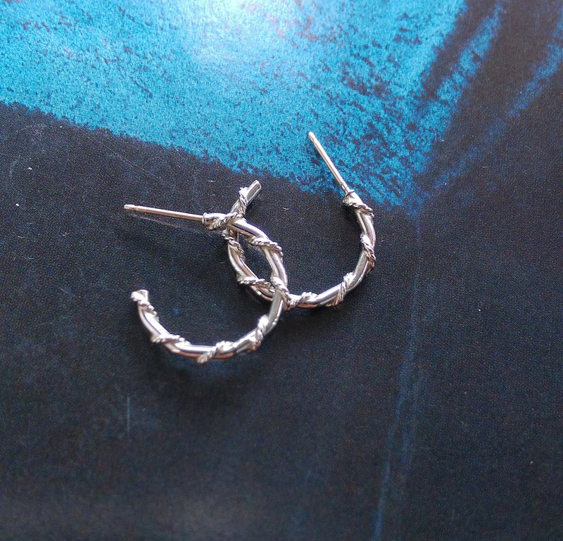 Vintage Jewelry 西洋古董饰品 银色调 小C圈 缠绕 针式耳环 - 耳环/耳夹 - 其他金属 金色