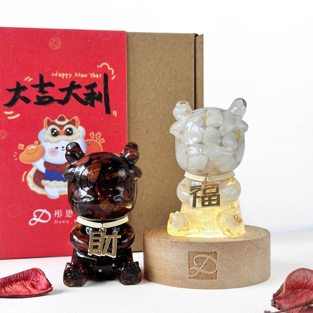 【快速出货】新春开运龙礼盒 月光石 红虎眼石 |  贺礼 - 摆饰 - 宝石 红色