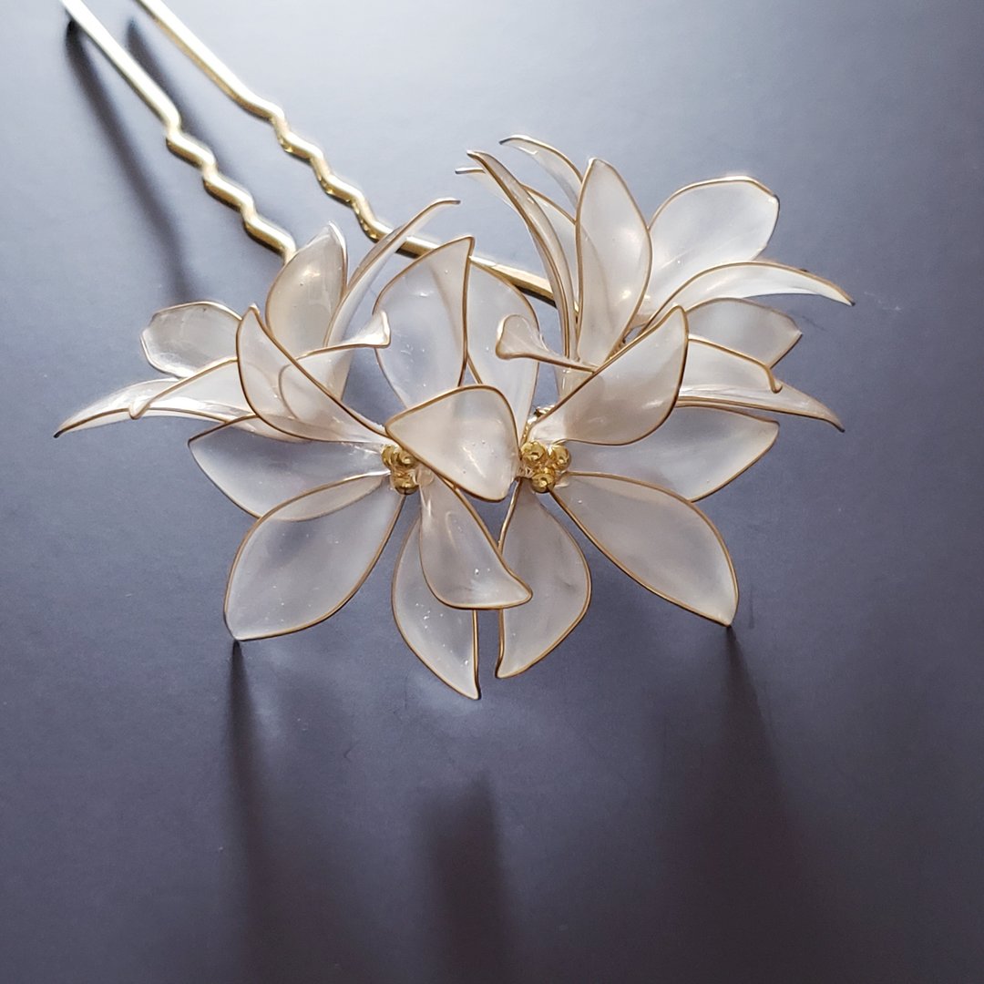 white flowers hairpin - 发饰 - 树脂 白色