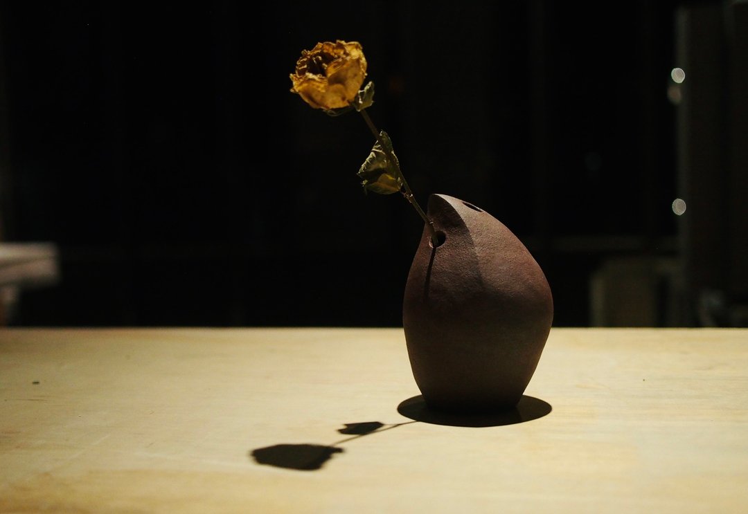 陶 花器 / 雕塑品 / 造型摆饰 - 花瓶/陶器 - 陶 咖啡色