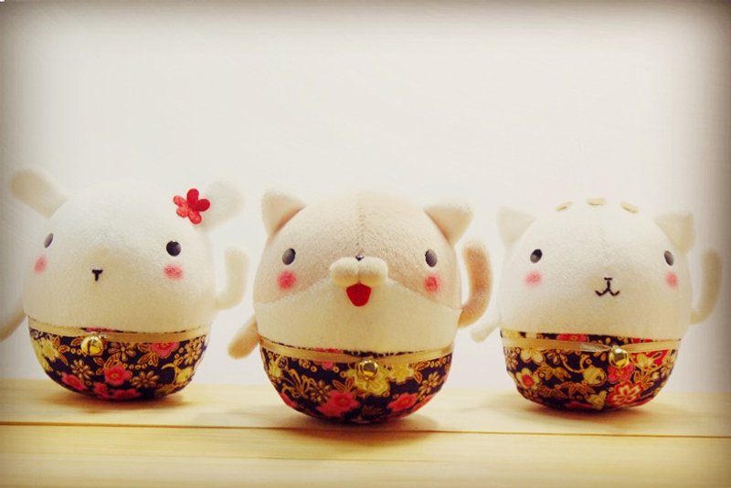 Bucute招财猫摆饰娃娃3只一组/祈福/爱情/手工/礼物/快速到货/新年/限量/姻缘/念佛 - 摆饰 - 聚酯纤维 多色