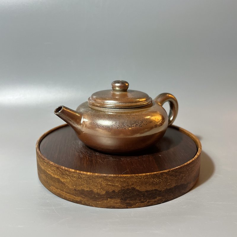 柴烧金彩扁平茶壶 / 扁平茶壶 / 小平凡手作 - 茶具/茶杯 - 陶 