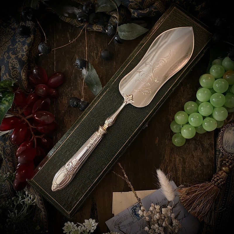 法国路易十六风格 大型纯银柄镀银面 食物分食铲/有原盒装 - 餐刀/叉/匙组合 - 纯银 银色