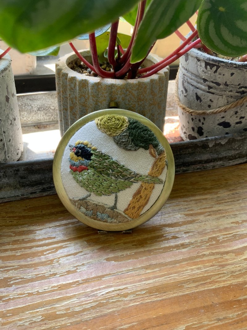 五色鸟随身镜 刺绣手作 /台湾特有种 - 彩妆刷具/镜子/梳子 - 其他金属 橘色