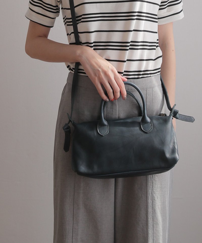 简约都会真皮手提肩背2用法棍小包 靛青蓝 - 侧背包/斜挎包 - 真皮 蓝色