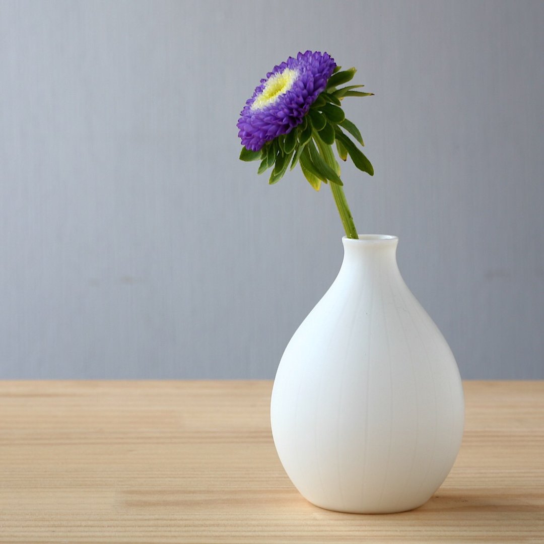 Small white pottery flower vase - 花瓶/陶器 - 瓷 白色