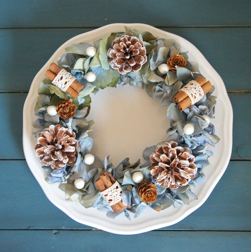 手作古典蓝绣球松果圣诞花圈(圣诞布置/拍照道具/商店摆饰) - 摆饰 - 植物．花 多色