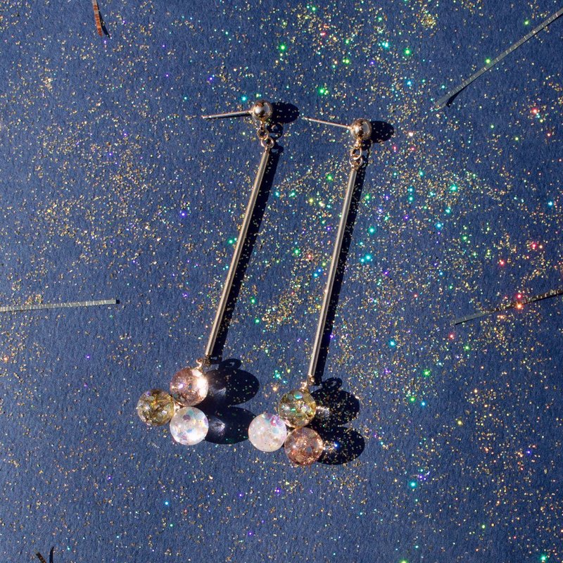 Holly Stick Snowball Earrings - 耳环/耳夹 - 玻璃 