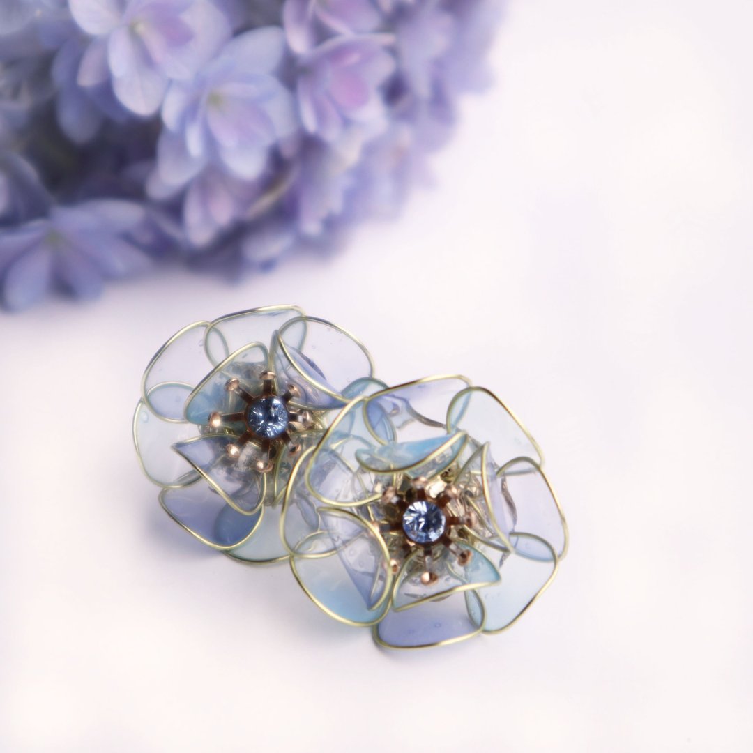 Transient flower earrings Blue and purple gradation - 耳环/耳夹 - 其他材质 蓝色