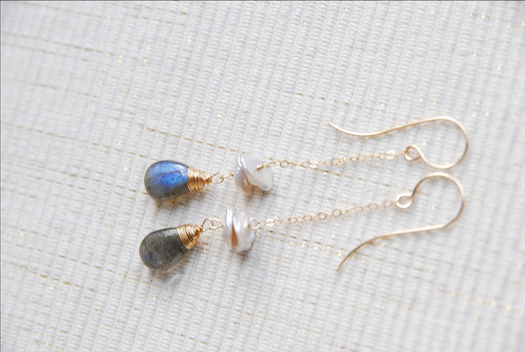 Gemstone quality labradorite chain earrings (14kgf) - 耳环/耳夹 - 宝石 灰色