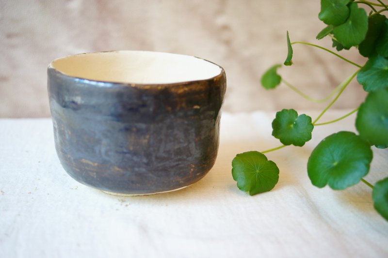 手捏黑茶碗 墨色 (11cm) 日式抹茶碗 深碗 深钵 - 花瓶/陶器 - 陶 白色