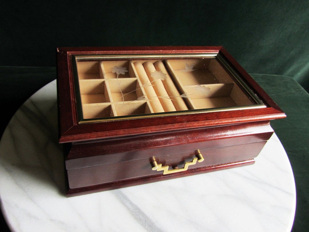 【老时光 OLD-TIME】早期二手台湾制雕刻玻璃珠宝盒 - 收纳用品 - 其他材质 多色