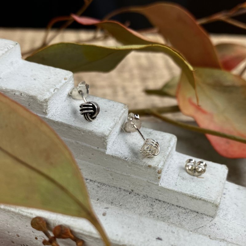 纯银耳环 / 扭结球体 - 耳环/耳夹 - 纯银 银色