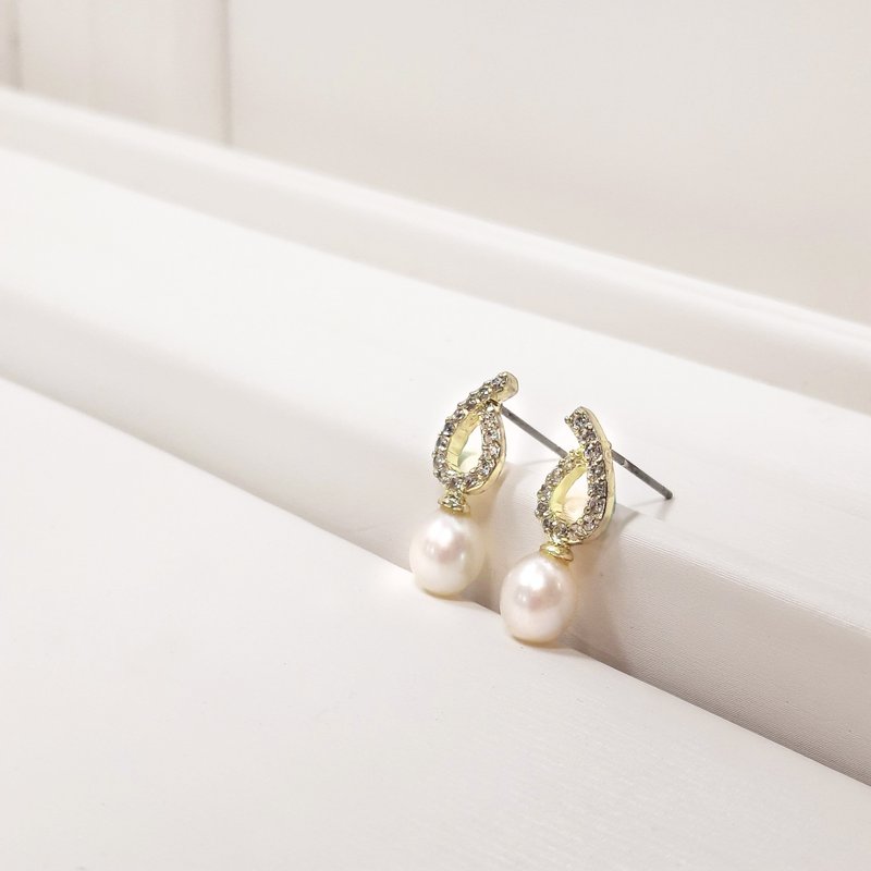 青铜色天然淡水珍珠耳环/轻珠宝 珍珠耳环 针式耳环 黄铜饰品 - 耳环/耳夹 - 铜/黄铜 金色