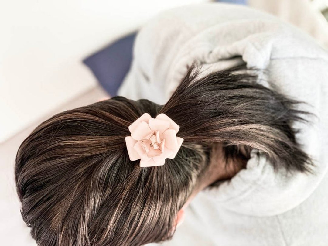 FLORAL Adult flower that enjoys leather color Floral cubic hair rubber Corsage also FCH-WWW - 发饰 - 真皮 卡其色