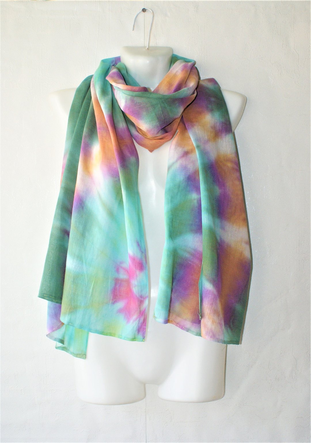 Hand dyed cotton scarf. Green long scarf. Large tie dye scarf. Handmade gift - 丝巾 - 棉 绿色